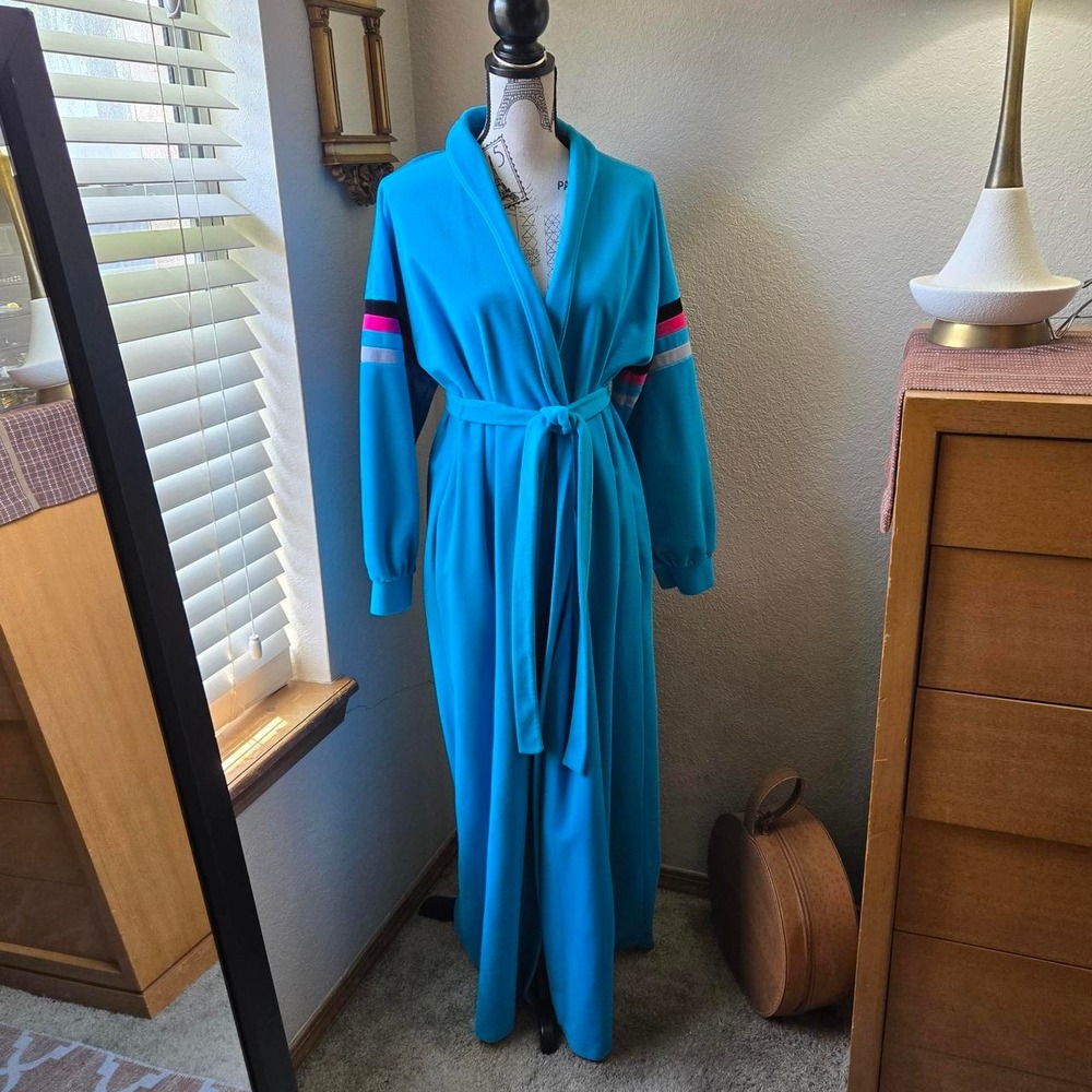 Vanity Fair Dacron Poly Robe